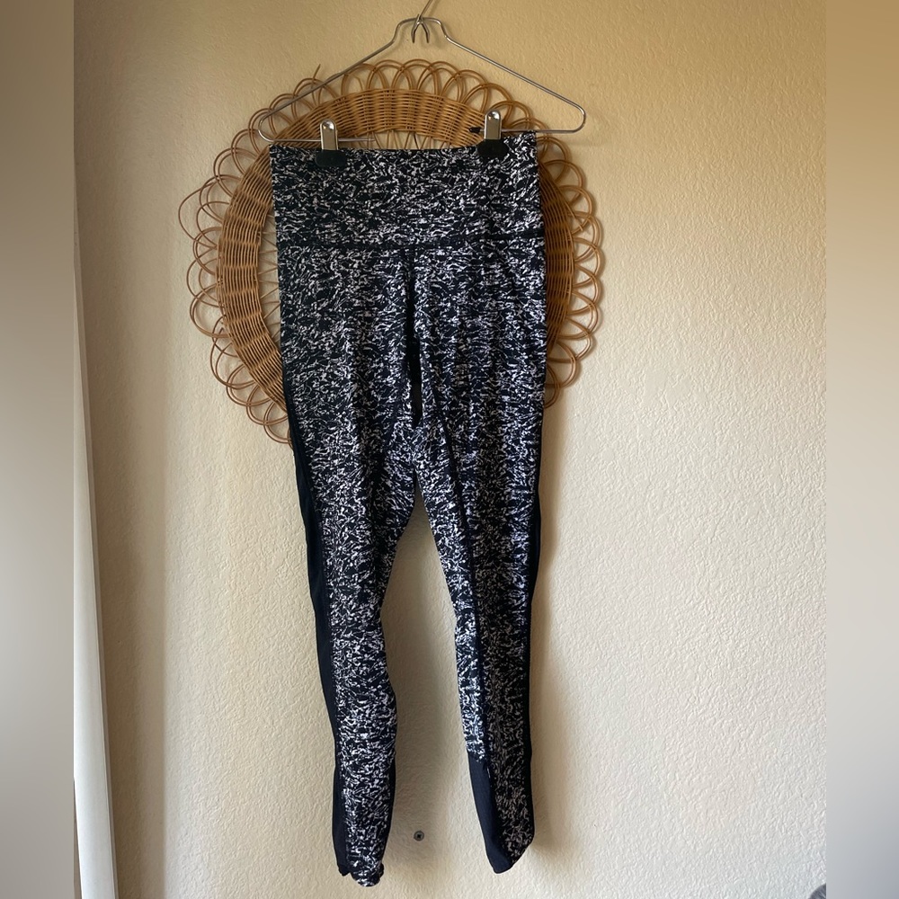 Lululemon deep breath right iced wave leggings